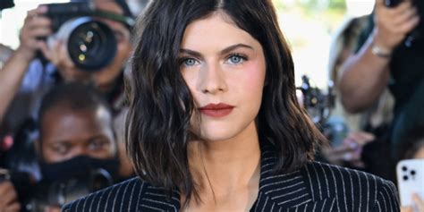 Alexandra Daddario Posed In The Nude On IG, And Fans Went。